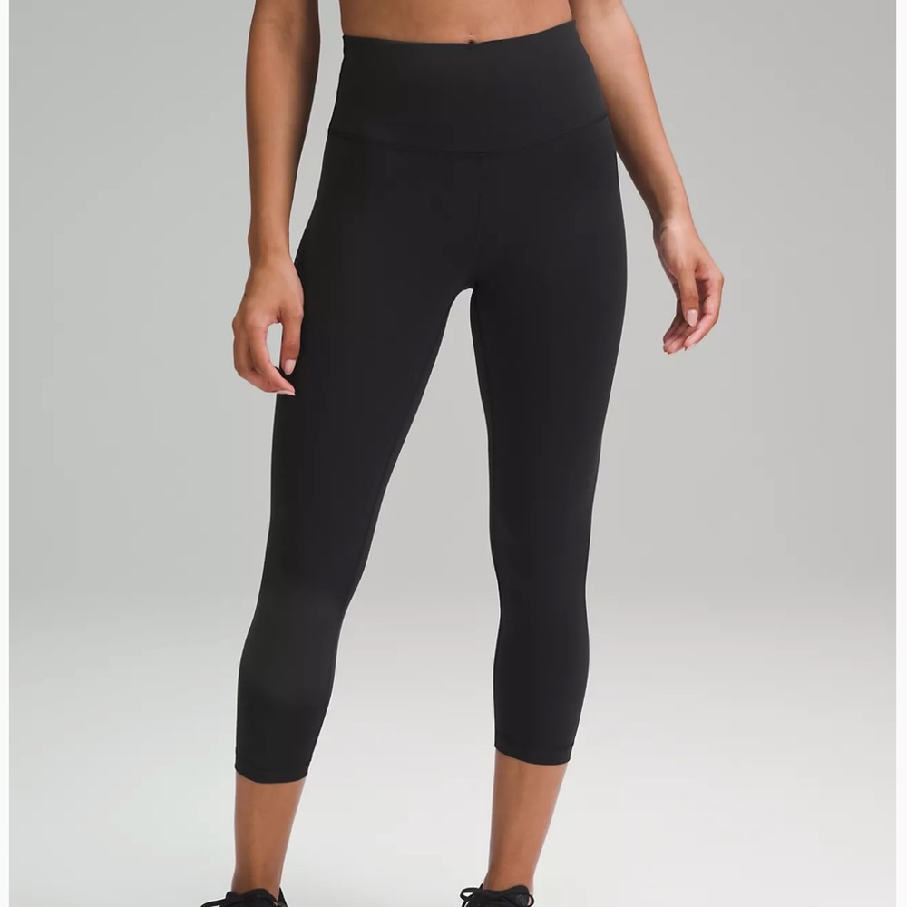 Lululemon wunder under high rise luxtreme crop yoga legging size 4 black 21”